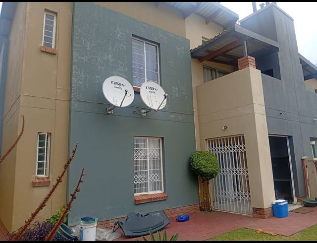 2 BEDROOM TOWNHOUSE FOR SALE IN WATERVAL EAST